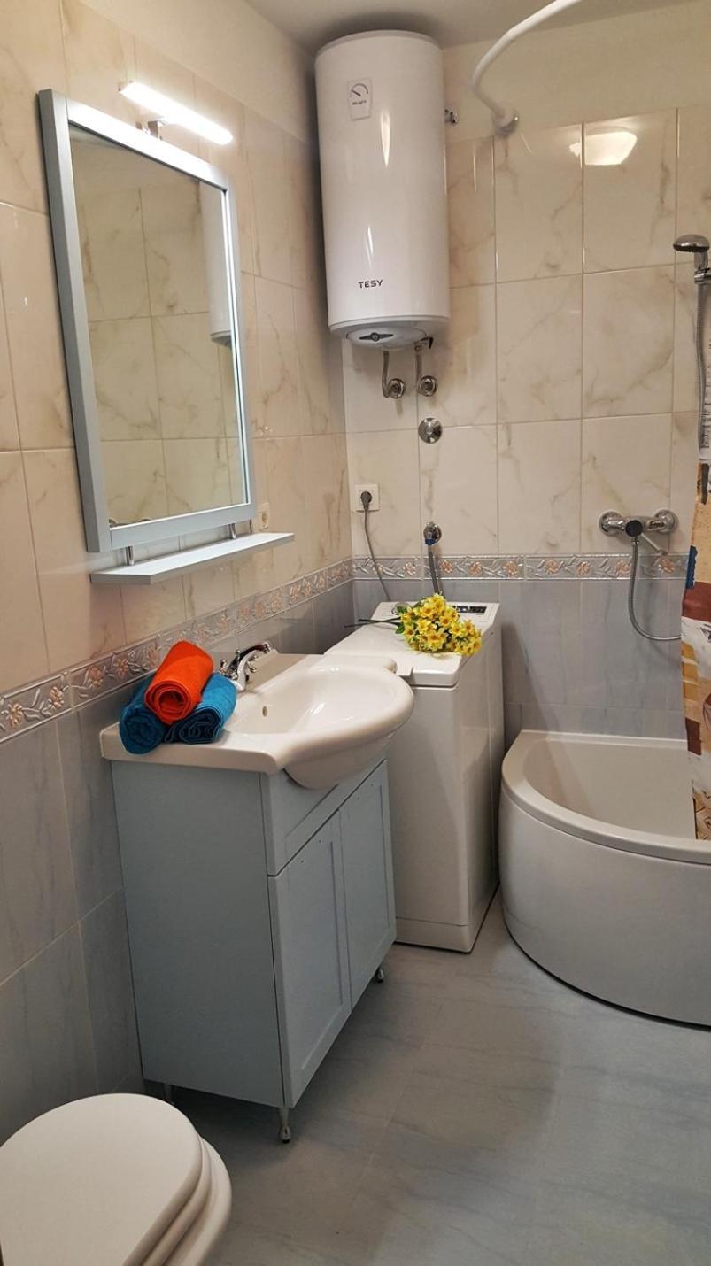 Apartments By The Sea Krilo Jesenice, Omis - 15145 Jesenice  Rom bilde