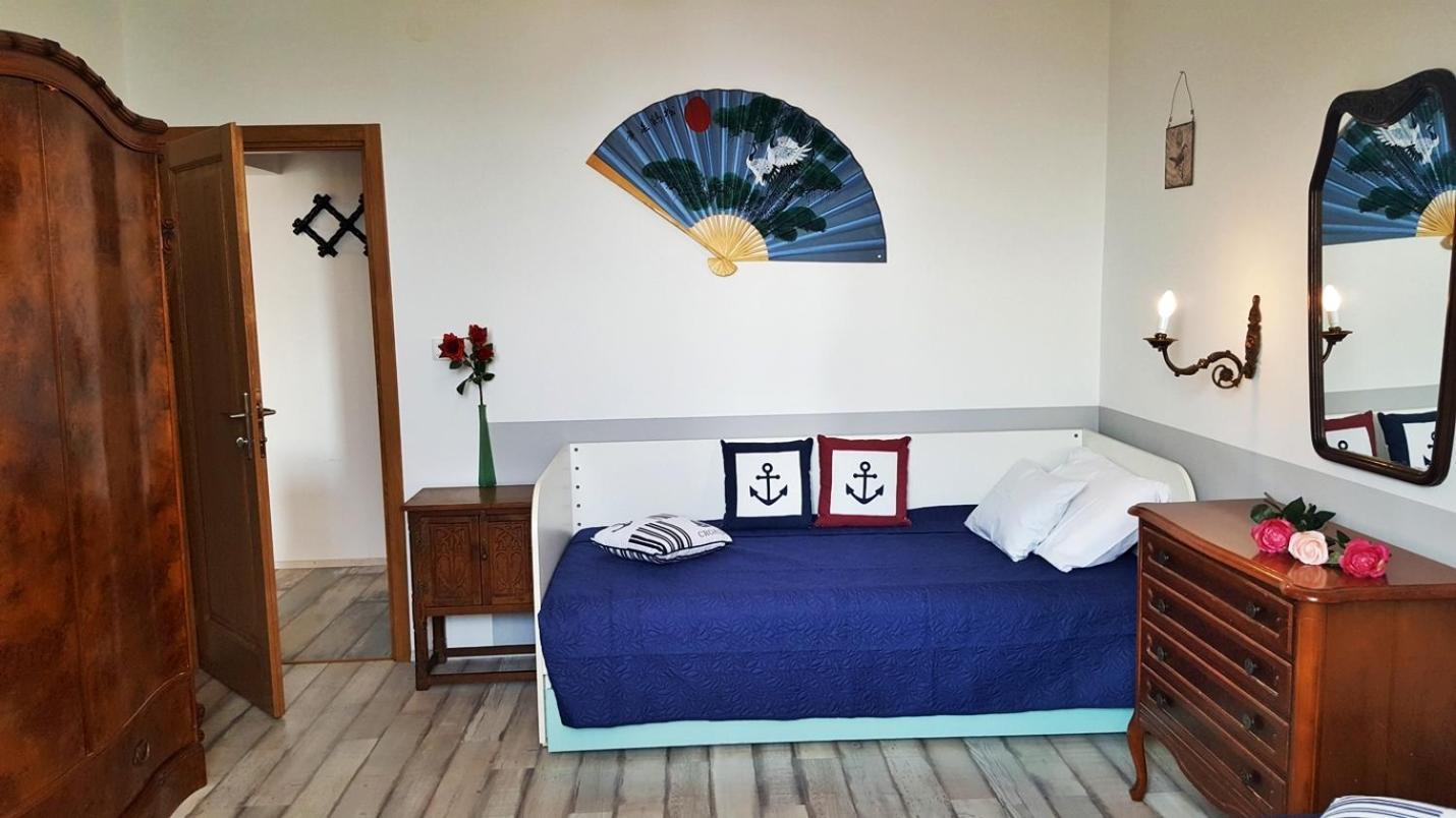 Apartments By The Sea Krilo Jesenice, Omis - 15145 Jesenice  Rom bilde