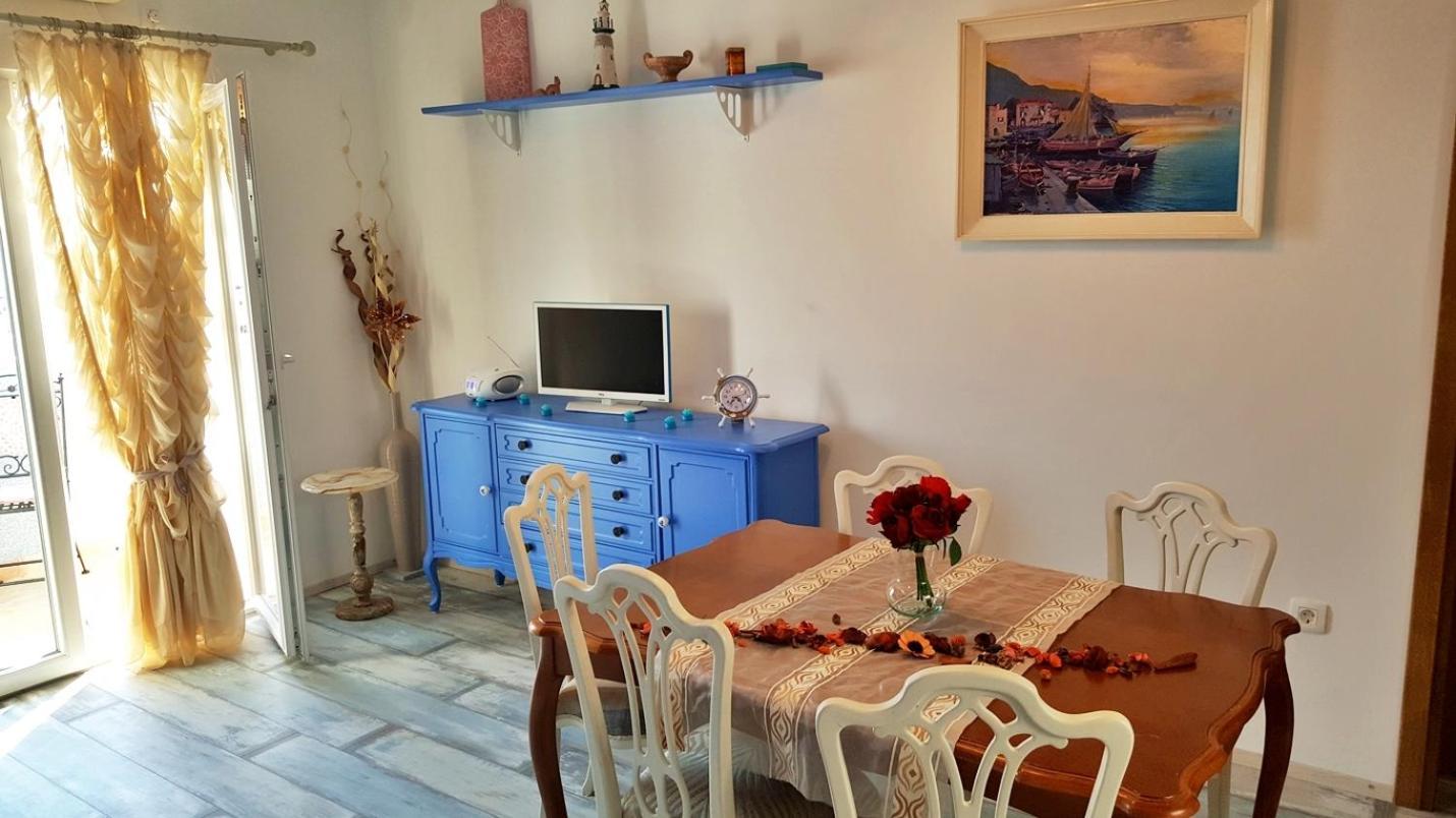 Apartments By The Sea Krilo Jesenice, Omis - 15145 Jesenice  Rom bilde