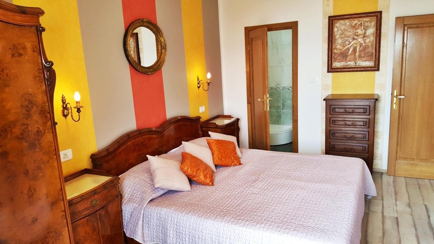 Apartments By The Sea Krilo Jesenice, Omis - 15145 Jesenice  Rom bilde