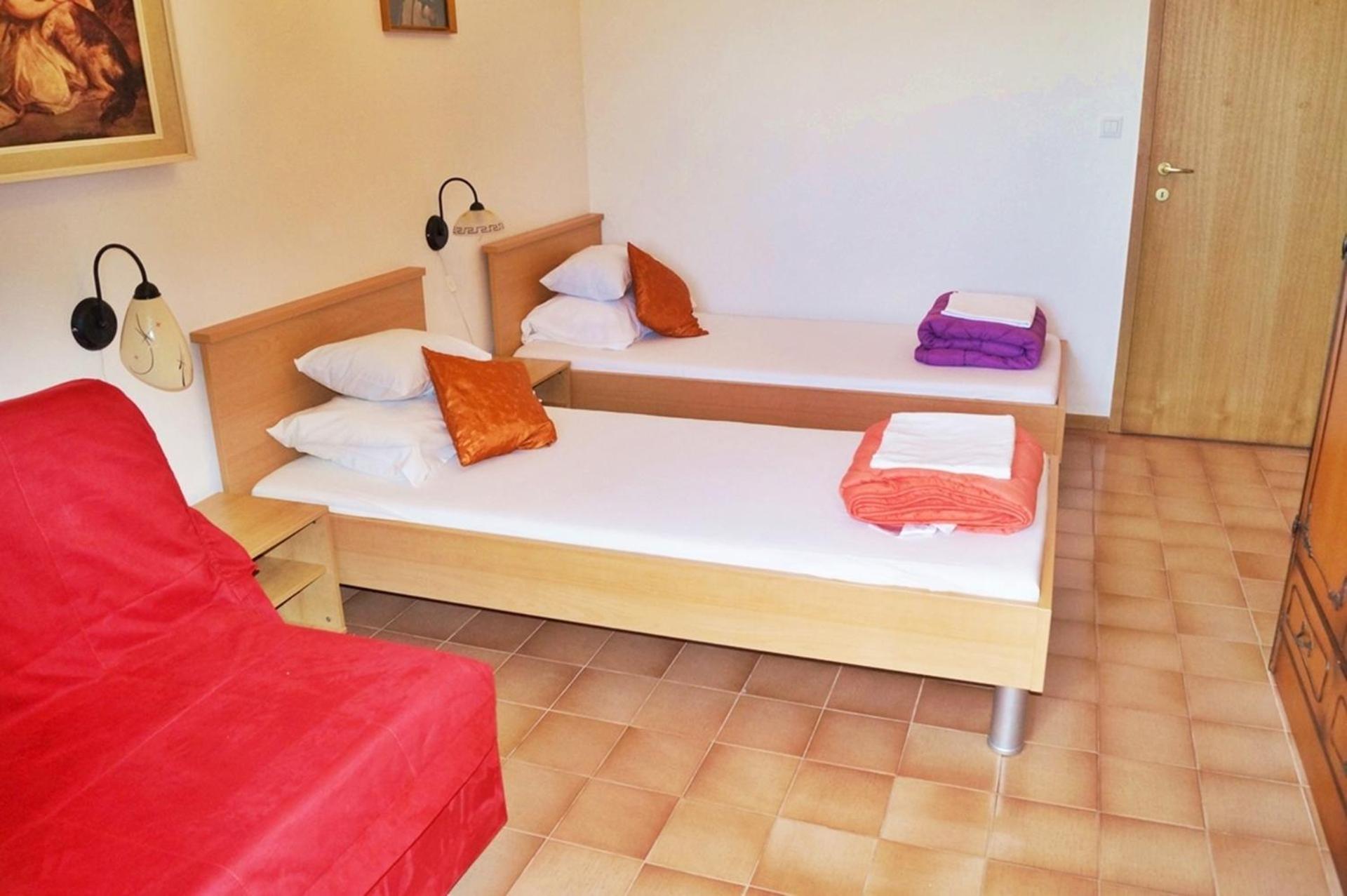 Apartments By The Sea Krilo Jesenice, Omis - 15145 Jesenice  Rom bilde
