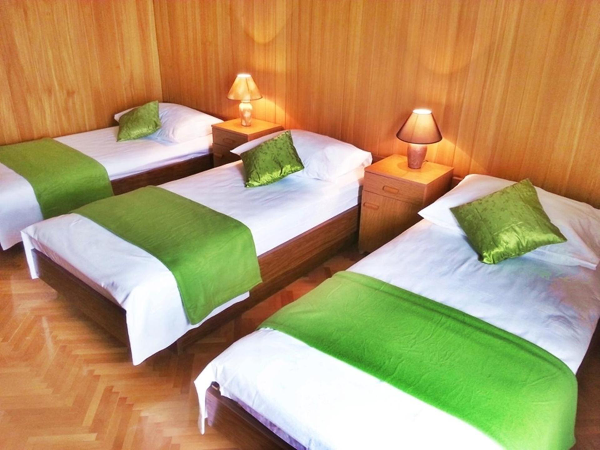 Apartments By The Sea Krilo Jesenice, Omis - 15145 Jesenice  Rom bilde